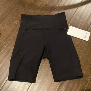 Lululemon ribbed contoured HR short 8”